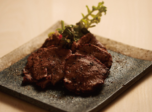 Grilled Beef Tongue and Spring Onion
